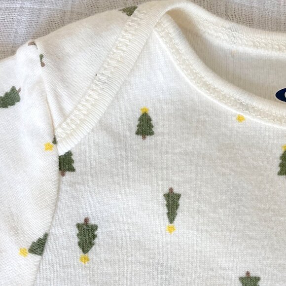 Baby 3-6M Winter/Holiday/Christmas Outfit - Gender Neutral - Christmas Trees - Picture 4 of 9